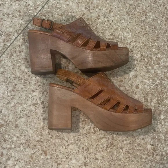 BedStu Women's Tan Platform Sandals - Picture 3 of 5